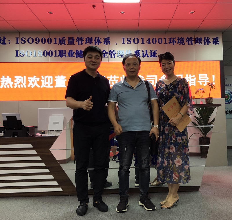 廣東肇慶創(chuàng)源辦公設備有限公司林總前來我司就液晶拼接屏項目進行考察