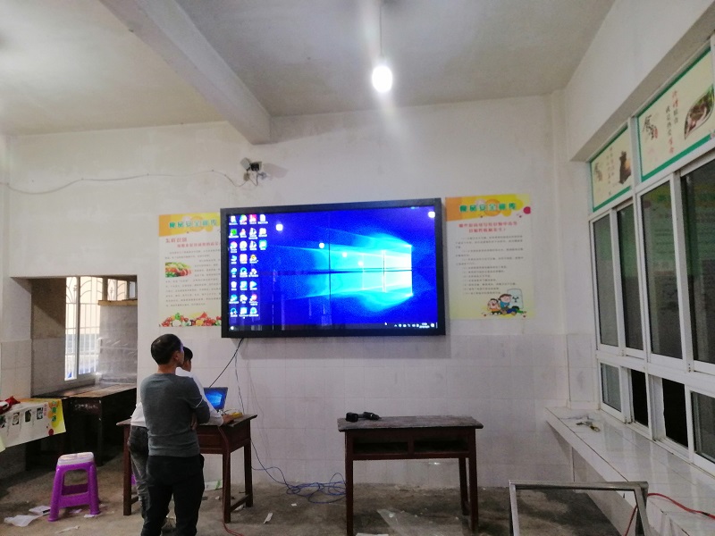 華邦瀛觸摸式液晶拼接屏入駐云南中心小學(xué)，把“視界”帶進(jìn)校園食堂
